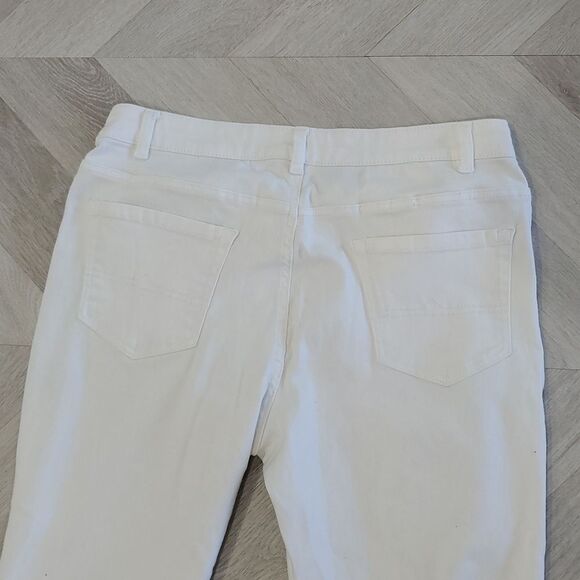 Venus Size 12 Womans White Denim Capri.  Star Detail Cuffs - Picture 6 of 8